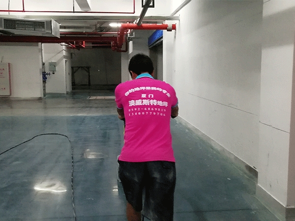 廈門(mén)金帝中洲濱海城地下車庫(kù)，金剛砂地坪和固化劑地坪